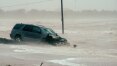 Passagem do furacão Harvey deixa 1 morto e provoca chuvas torrenciais no Texas
