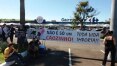 Ativistas fazem ato contra morte de cãozinho em Carrefour de Campinas