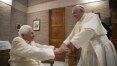 Papa Francisco e papa emérito Bento XVI são vacinados contra a covid-19