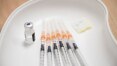 China desmonta rede que vendia vacinas falsas contra a covid-19