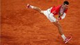 Djokovic avança em Roland Garros e iguala Nadal em número de quartas de final