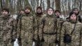 Quem são os voluntários ucranianos treinando para combater russos nas ruas de Kiev