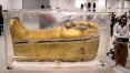 Egito exibe restauração do sarcófago dourado de Tutancâmon