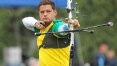 Marcus D'Almeida vence campeão olímpico e vai à semifinal no Mundial de tiro com arco