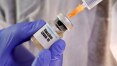 Funcionário de hospital nos EUA danifica propositalmente 500 doses de vacina contra a covid-19