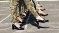 Militares da Ucrânia são criticados por fazerem alunas de instituto marcharem de salto