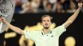 Daniil Medvedev vence Tsitsipas e disputa a final do Aberto da Austrália contra Rafael Nadal