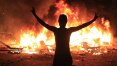 Homem mascarado abre fogo contra manifestantes no Iraque e mata 18