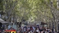 Depois do atentado, turistas voltam às Ramblas de Barcelona sob tensão