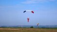 Dois paraquedistas morrem após se chocarem durante salto