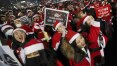 Jovens sul-coreanos protestam vestidos de Papai Noel pela renúncia de Park