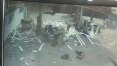 Carro explode em posto de combustíveis na zona norte do Rio e deixa dois feridos; veja vídeo