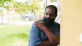 A luta do pai cego que carregou o filho nos ombros nas Bahamas