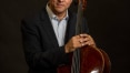 Antonio Meneses completa 50 anos de violoncelo