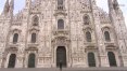 Em tarde histórica e solitária, Andrea Bocelli canta na Catedral de Milão e na Piazzala del Duomo