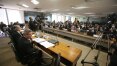 Por 14 votos a 5, comissão no Senado aprova relatório a favor de impeachment de Dilma