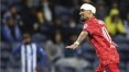 Paquetá marca e Lyon vence o Porto no primeiro duelo das oitavas da Liga Europa