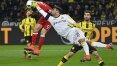 Após fraturar mão, goleiro suíço desfalcará o Borussia Dortmund até janeiro