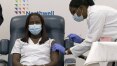Começa vacinação nos EUA; enfermeira de NY recebe 1ª dose da vacina da Pfizer