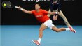Após quarentena em hotel, Nadal e Djokovic vencem em exibição na Austrália