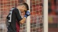 Volpi assume falha no gol do Athletico; torcida faz protesto em portão do Morumbi