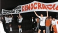 Clubes brasileiros se manifestam contra a ditadura em dia que marca aniversário do golpe de 1964