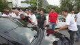 Motoristas da Uber são hostilizados por taxistas em SP