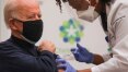 Joe Biden recebe a primeira dose de vacina da Pfizer