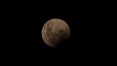 Confira imagens do eclipse lunar observado em diversos países
