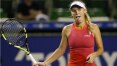 Wozniacki vence de virada na estreia em Tóquio e encara Cibulkova