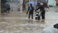'Perdi tudo, lama para todo lado', diz vítima das chuvas no Rio