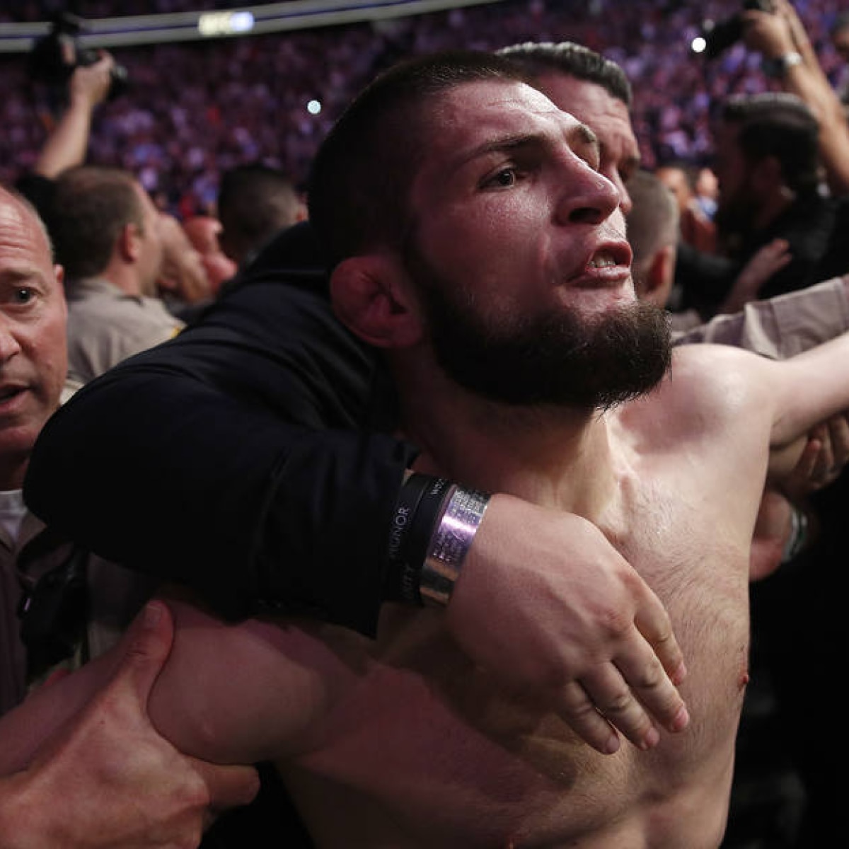 Khabib revela ter recusado oferta de R$ 200 milhões para voltar ao MMA