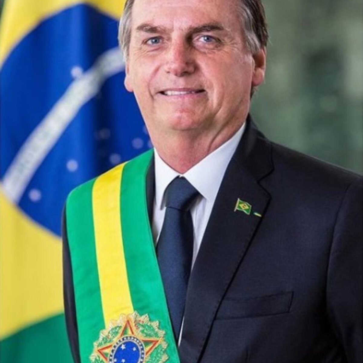 Bolsonaro divulga foto oficial com a faixa presidencial - Política - Estadão