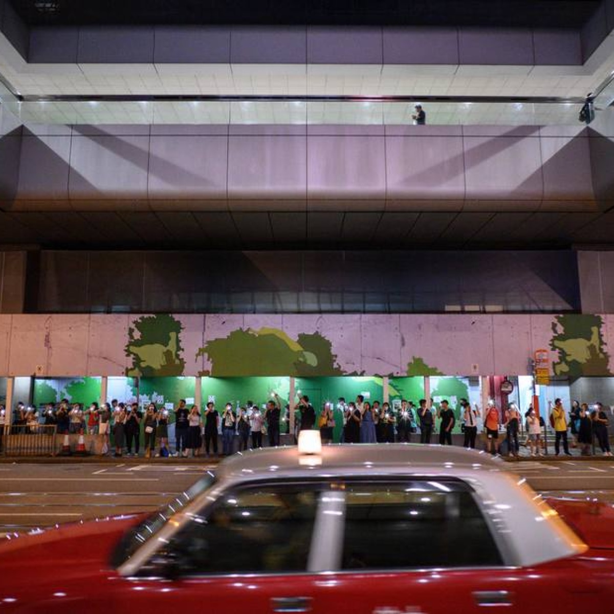 Manifestantes Em Hong Kong Repetem Cordao Humano Feito Ha 30 Anos Contra Urss Internacional Estadao [ 1200 x 1200 Pixel ]