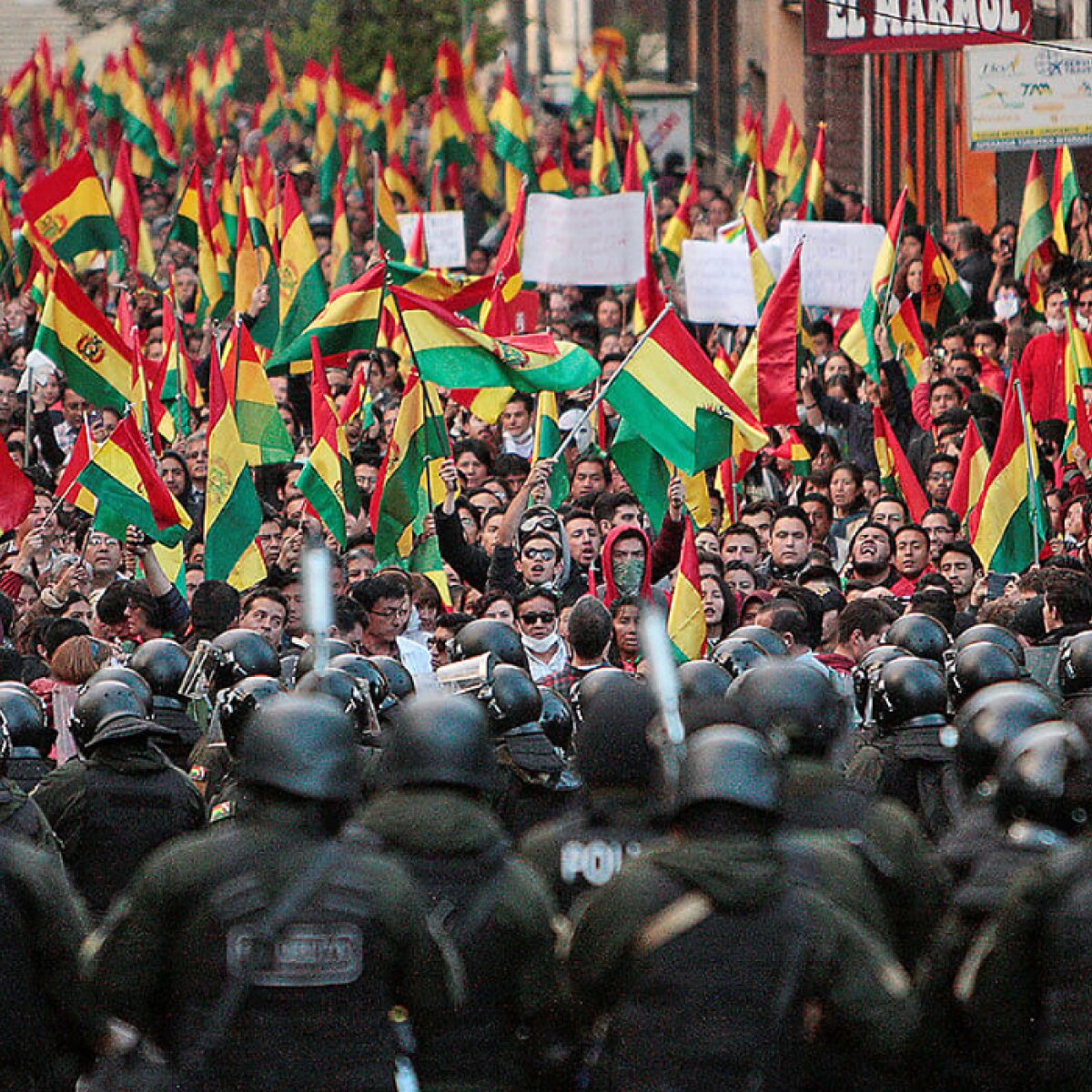 Milhares de bolivianos fazem protesto