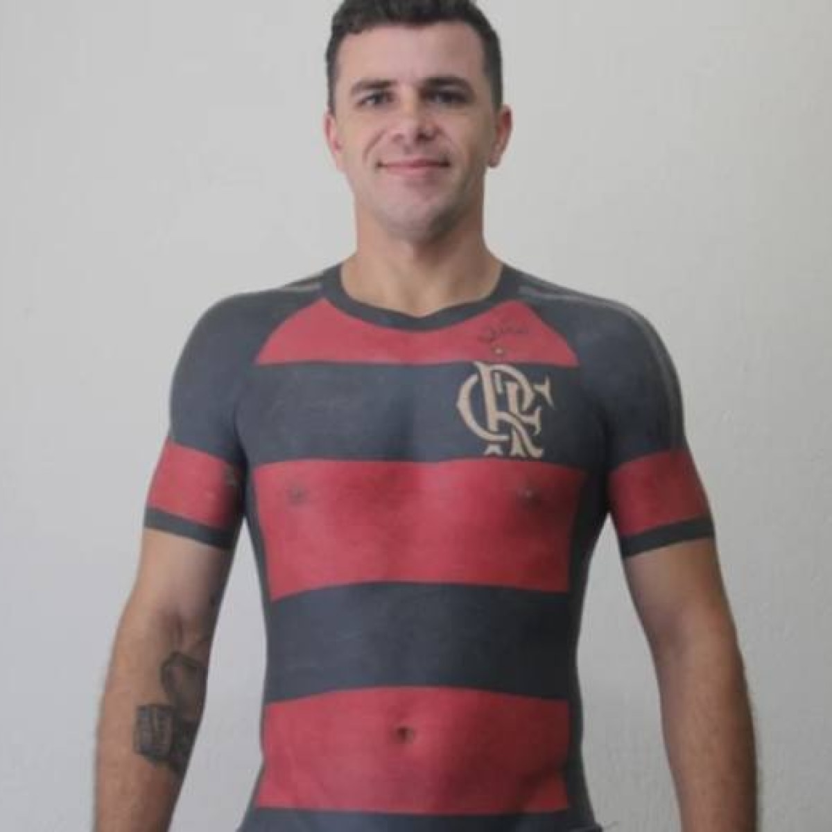 Conversely African Ripen Após um ano, torcedor do Flamengo tatua camisa da equipe em tamanho real -  Futebol - Fera