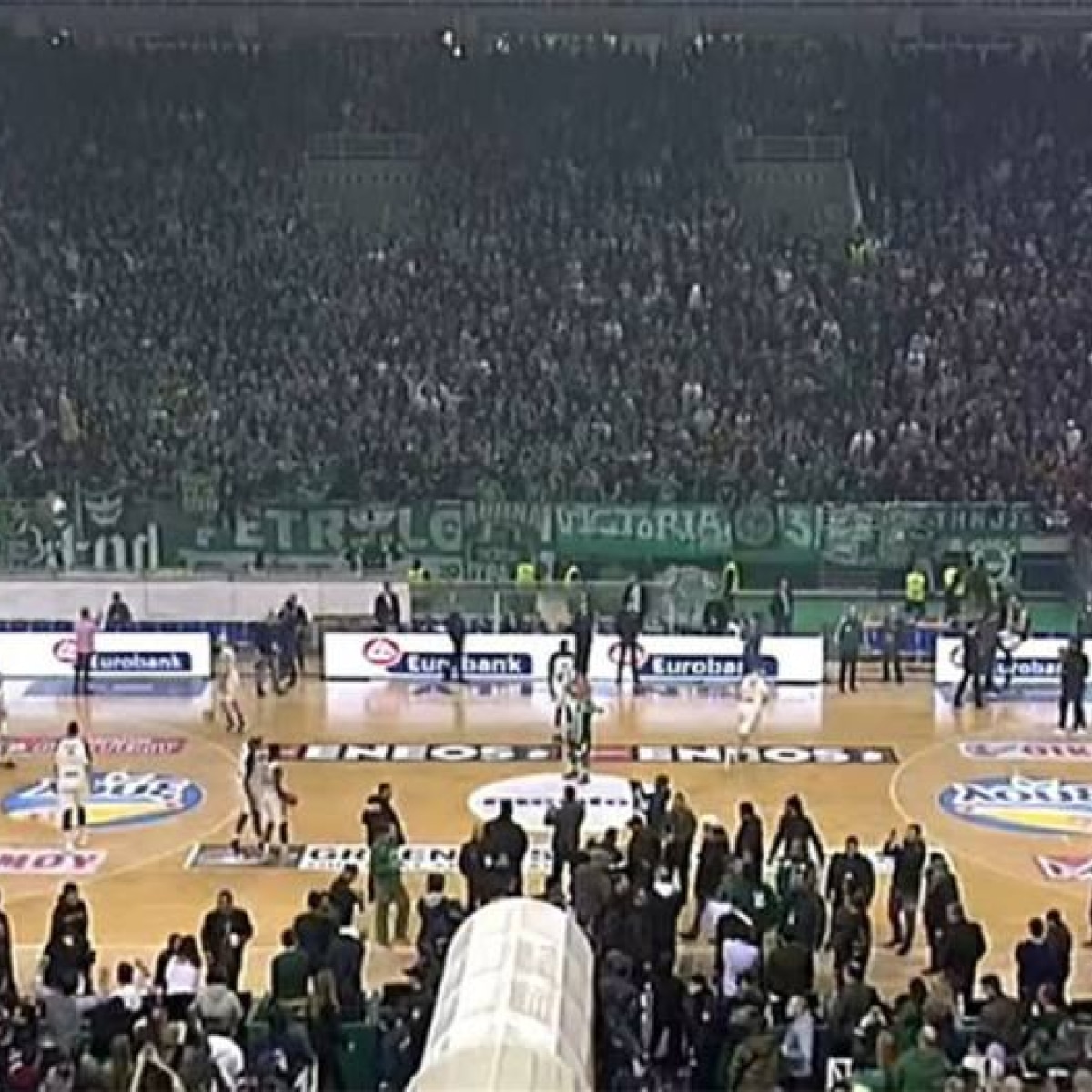 Olympiacos abandona jogo no intervalo em protesto contra arbitragem -  Basquete - Fera