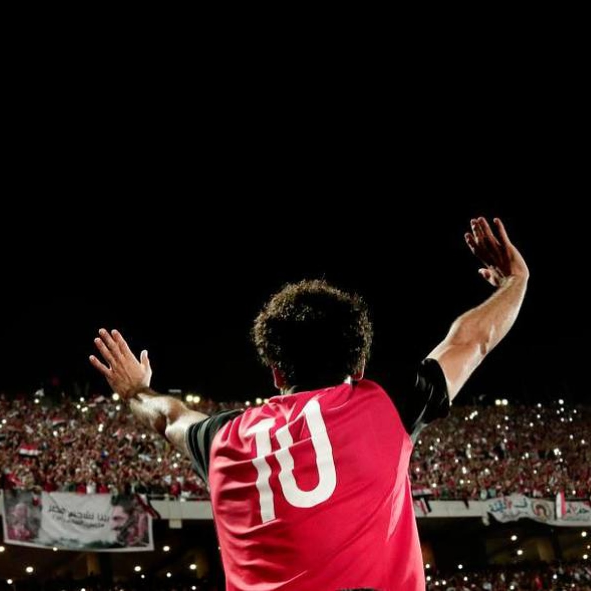 Salah prova generosidade e gasta milhões ajudando sua cidade natal, no Egito  - Futebol - Fera