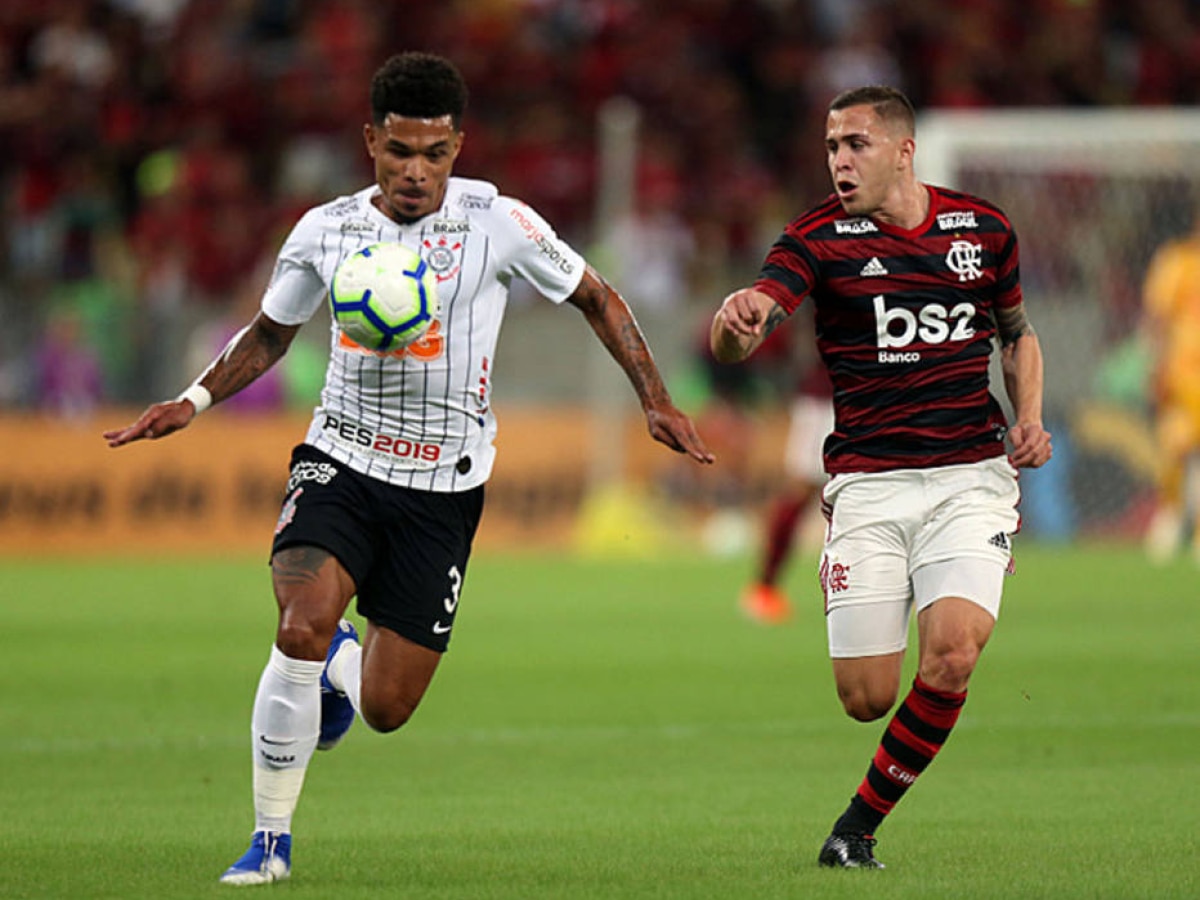Resultado de imagem para Com gol validado pelo VAR, Flamengo vence Corinthians e terá final antecipada com Inter