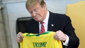 Trump promete não assistir futebol e NFL caso jogadores se ajoelhem durante hino Foto: Brendan Smialowski/AFP