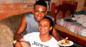 "CONSEGUI TER UM FUTURO DIFERENTE DE MUITOS AMIGOS QUE PERDI PARA O TR&Aacute;FICO, MUITOS QUE NEM EST&Atilde;O AQUI MAIS. EU TE AMO, M&Atilde;E. EU TENHO MUITO ORGULHO DA SENHORA. AQUELES CASTIGOS QUE VOC&Ecirc; E MINHA AV&Oacute; ME BOTAVAM ADIANTARAM"