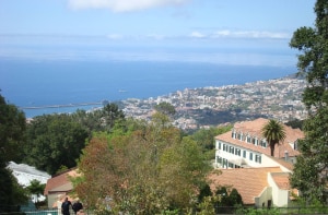 Ilha da Madeira aceitará turistas imunizados com qualquer vacina