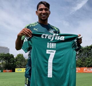 Novo camisa 7 do Palmeiras, atacante Rony promete 'grande trabalho' na