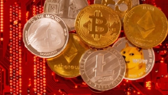 Muitos dos investimentos foram realizados por fundos de capital de risco capitalizados e administrados por grandes empresas de criptomoedas. Foto: REUTERS/Dado Ruvic/Illustration//File Photo