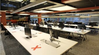 Escritório da agência VMLY&R. Tanto no setor privado quanto no público, planos de retorno ao trabalho presencial são marcados pela cautela. Foto: Alex Silva/Estadão - 6/1/2022