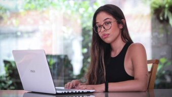 Rafaela Stefanie, de 21 anos, é estudante do sétimo semestre de Relações Internacionais na PUC-SP. Foto: Werther Santana/Estadão