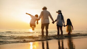 O preço de criar um filho no Brasil varia conforme a classe social. (Fonte: Shutterstock/Reprodução)