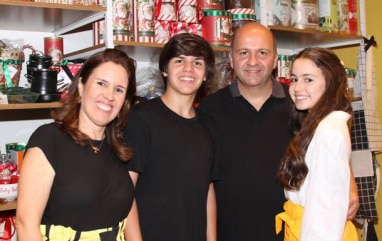 Roberto Eid Philipp , junto de sua familia, inaguraram o Mercato Boleta, em Pinheiros. 