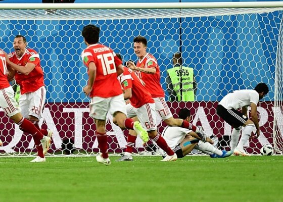Ahmed Fathi, do Egito, marcou gol contra. Foto: Giuseppe Cacace/AFP