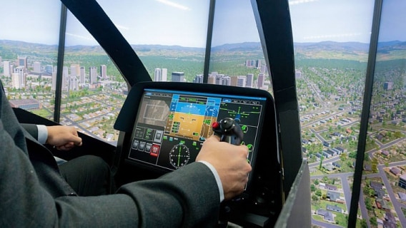 Instalado em unidade da Embraer em São José dos Campos, simulador vem sendo usado por pilotos desde julho de 2020 para indicar melhorias que precisam ser feitas. Foto: Léo Souza/Estadão